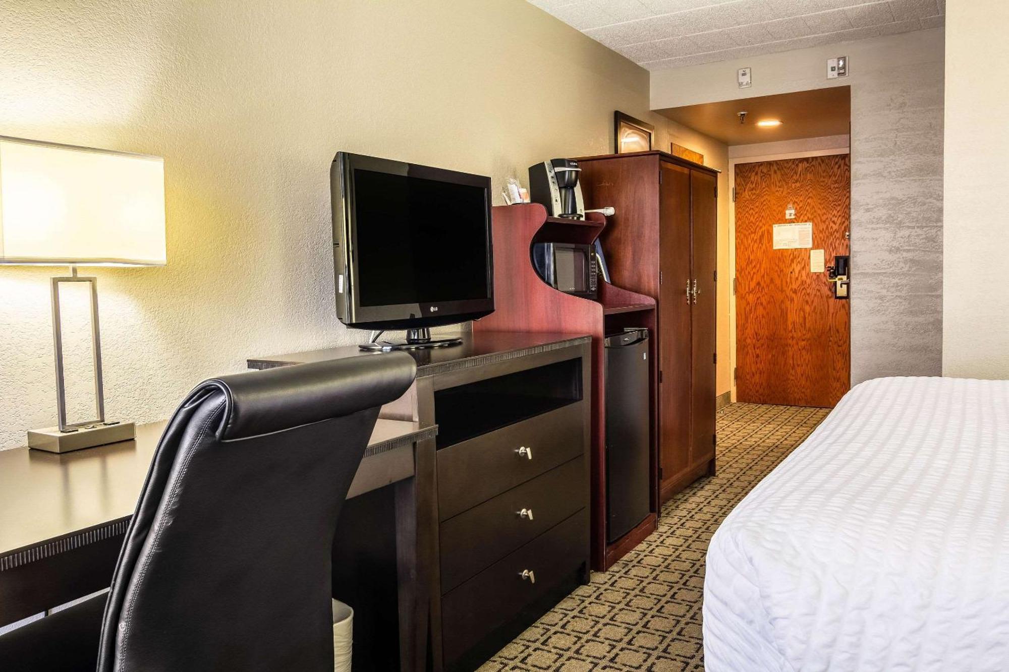Clarion Inn Cranberry Township Buitenkant foto