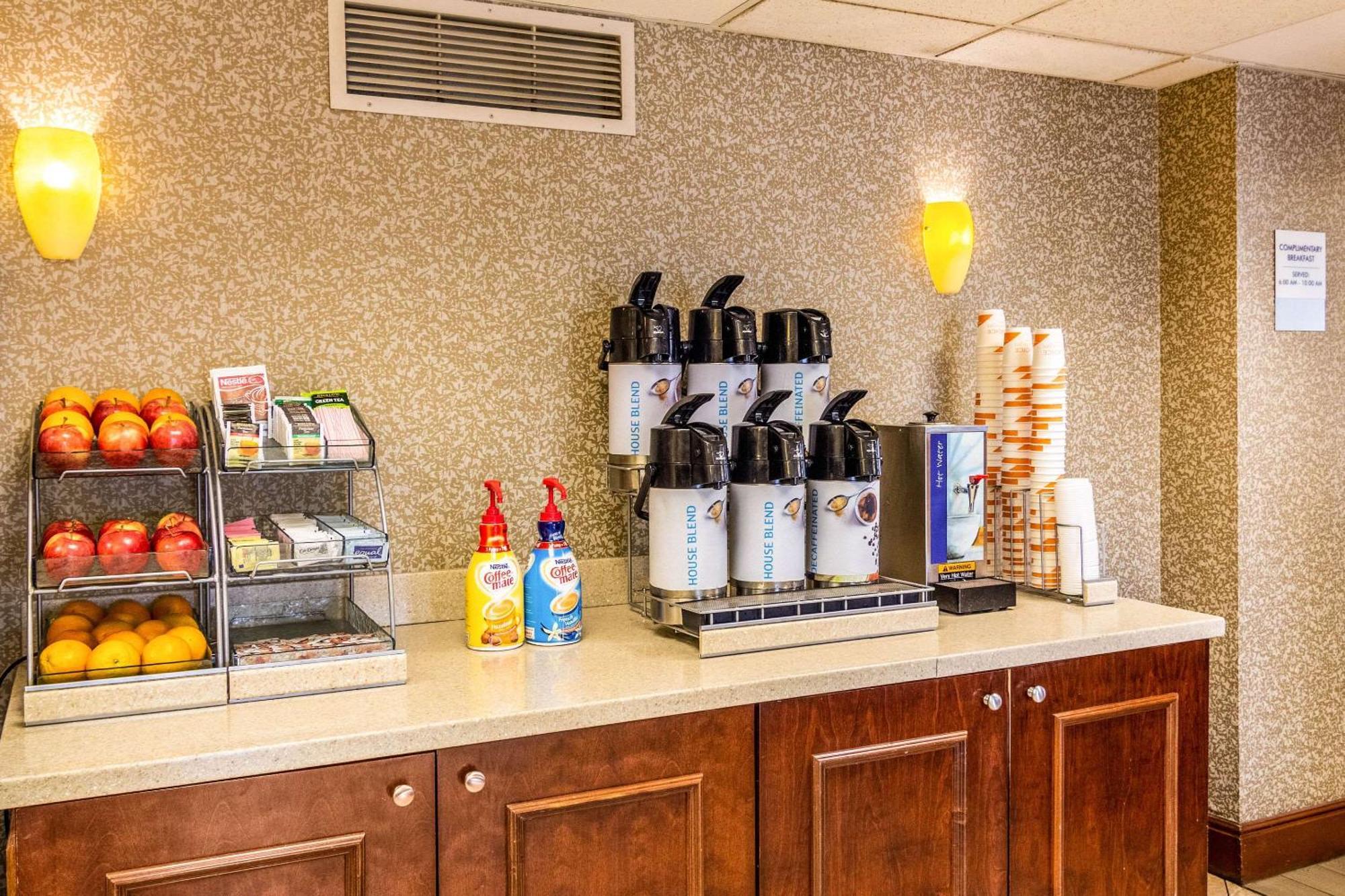 Clarion Inn Cranberry Township Buitenkant foto