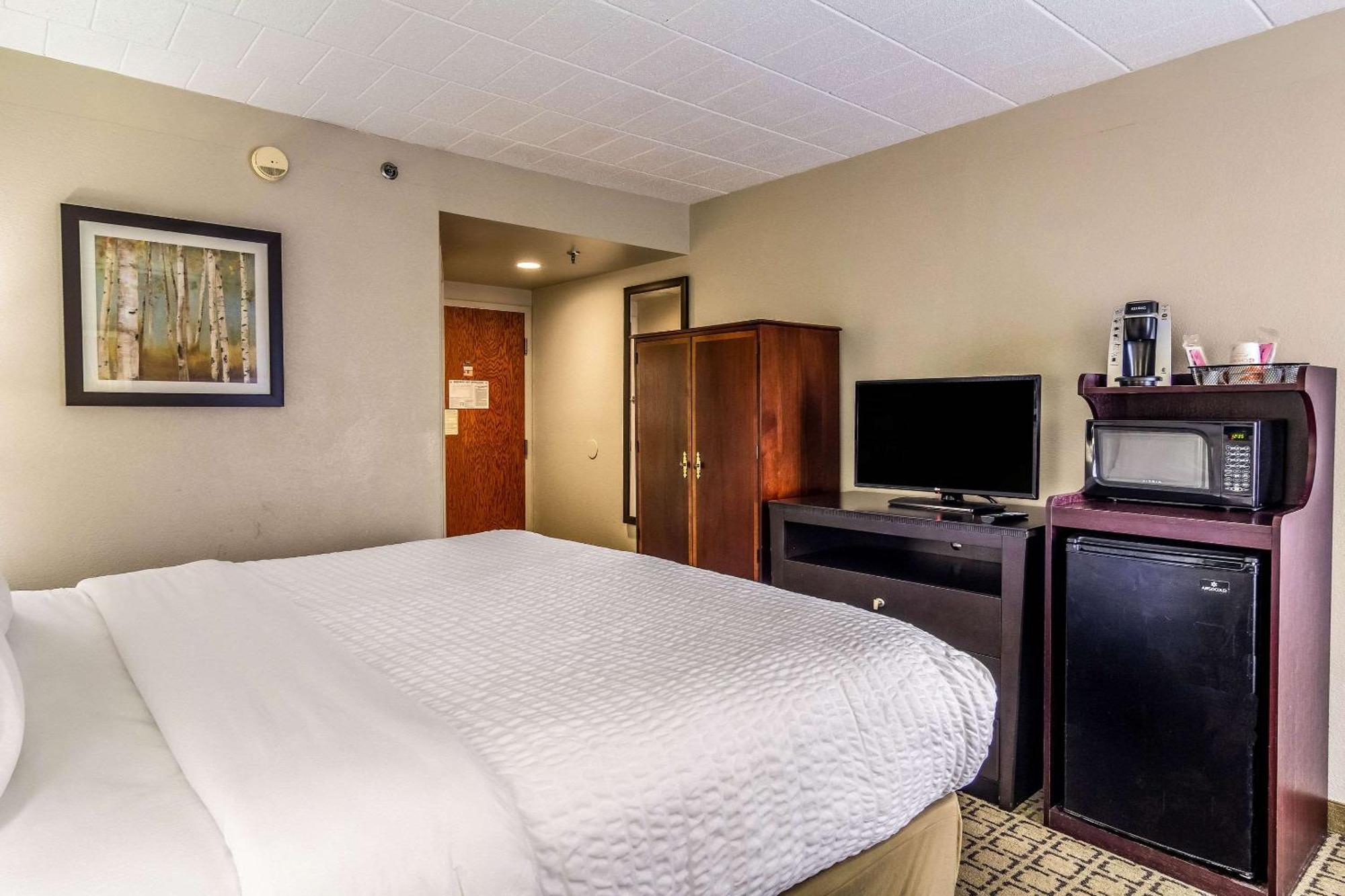 Clarion Inn Cranberry Township Buitenkant foto