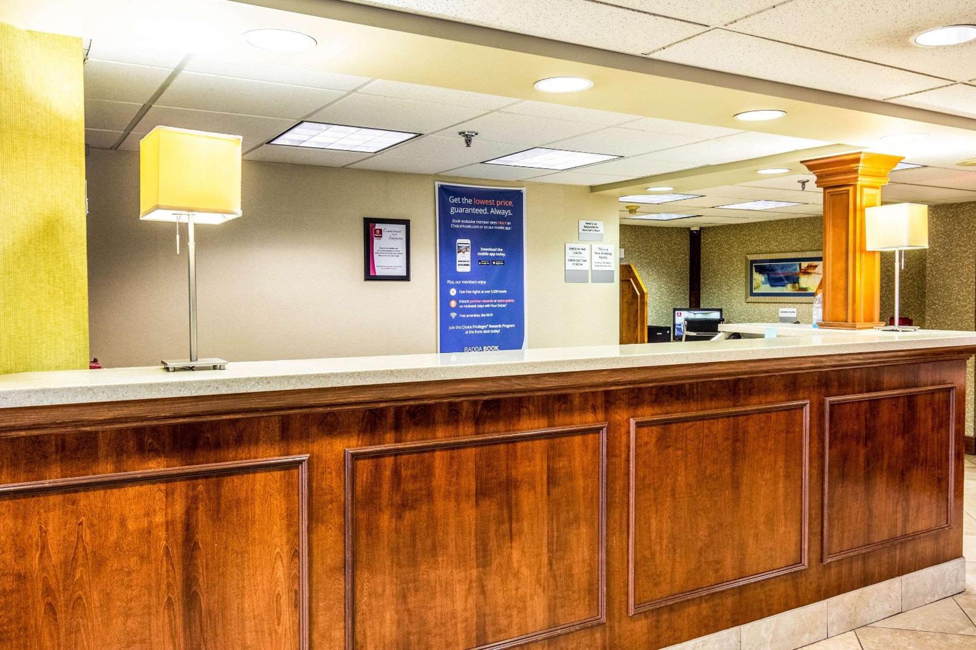 Clarion Inn Cranberry Township Buitenkant foto