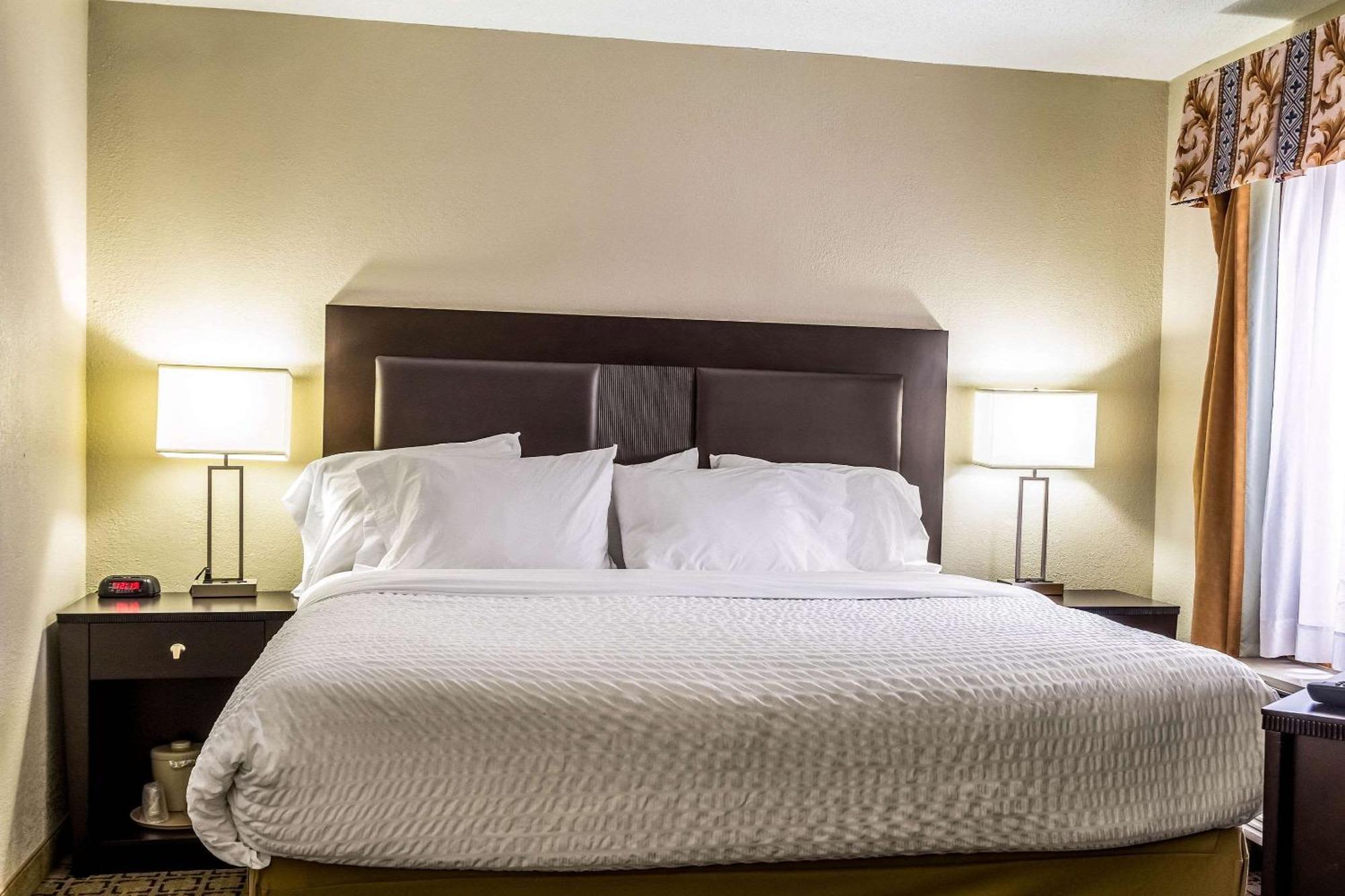 Clarion Inn Cranberry Township Buitenkant foto