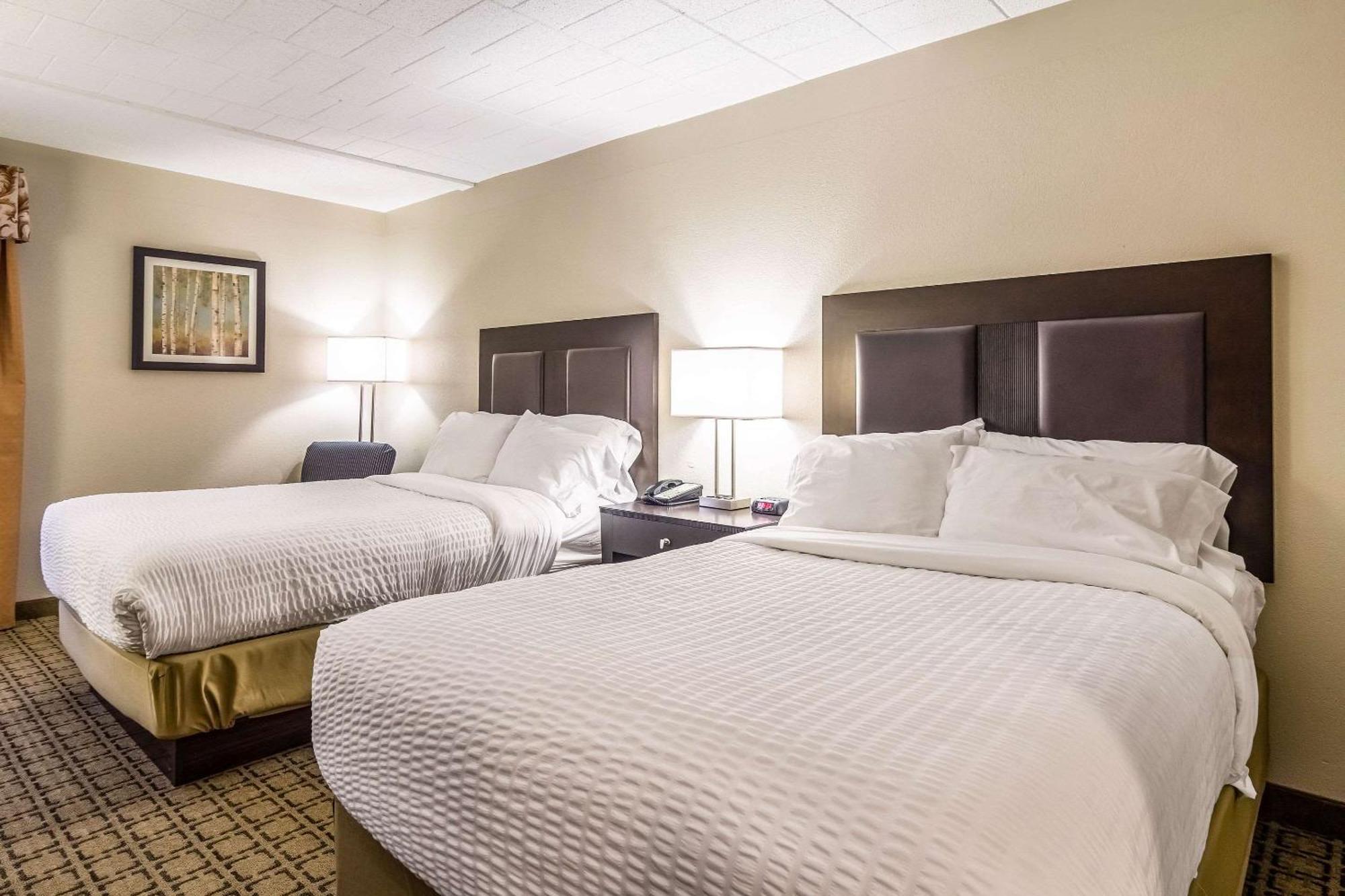Clarion Inn Cranberry Township Buitenkant foto