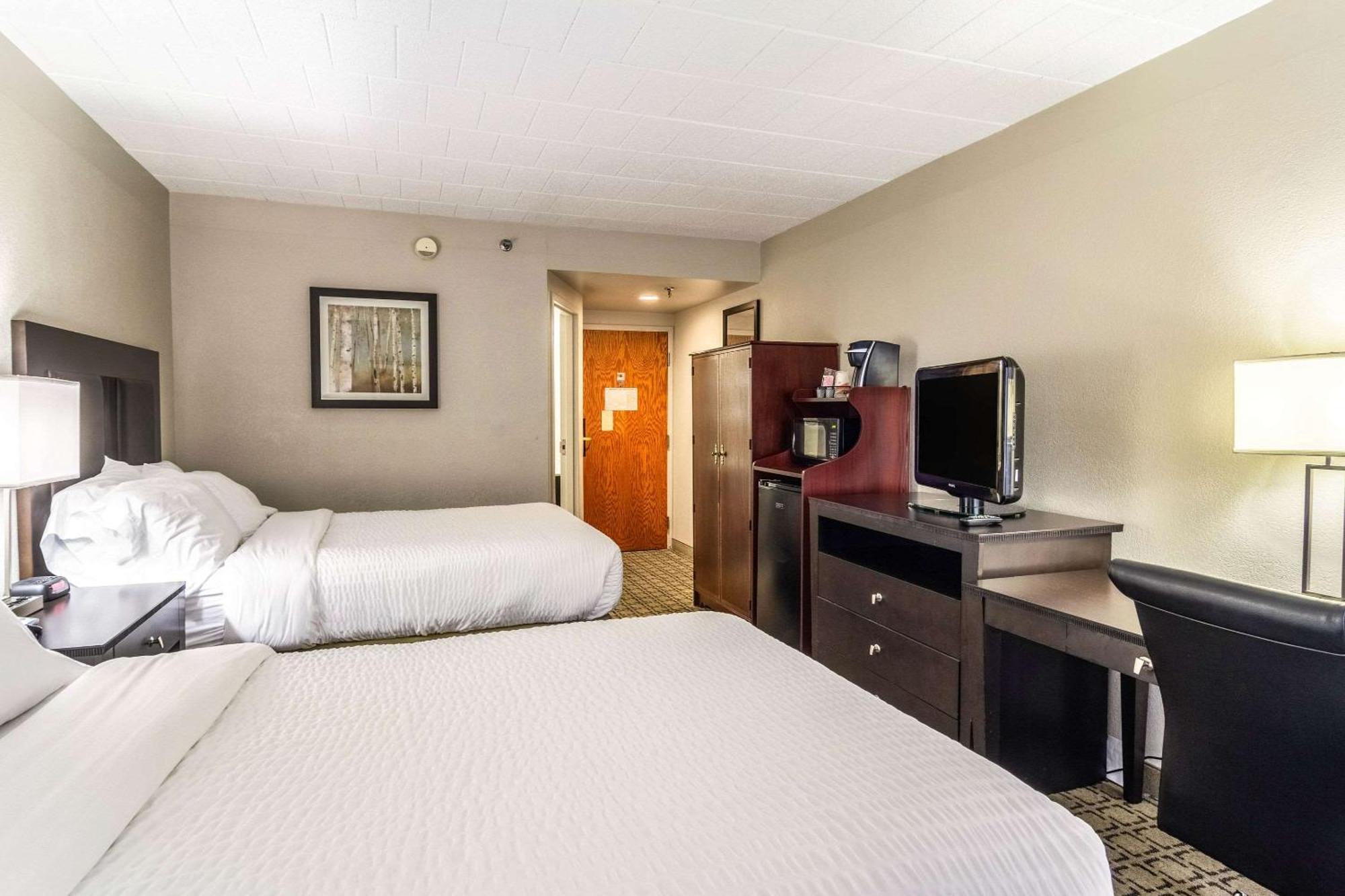 Clarion Inn Cranberry Township Buitenkant foto
